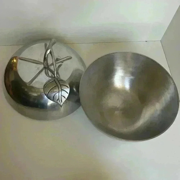 Gorgeous midcentury cast aluminum  apple ice bucket - Picture 8 of 9